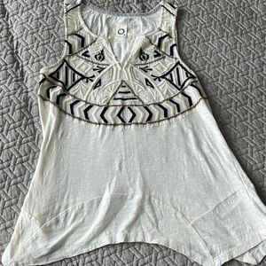Akemi and Kin Embroidered and beaded tank sz Medium